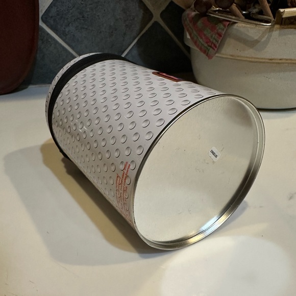 VTG 2004 SNICKERS ZIPPER LID GOLF TIN DECOR STORAGE 6.25”x4” WHITE BROWN ORANGE - Picture 11 of 12